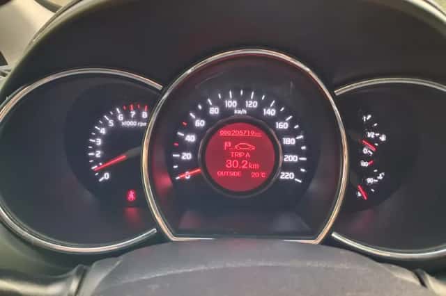 Kia Rio (2013) thumbnail 4