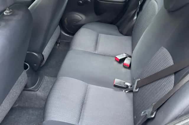 Nissan Micra (2011) thumbnail 5