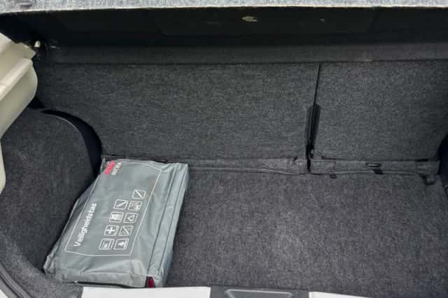 Nissan Micra (2013) thumbnail 5
