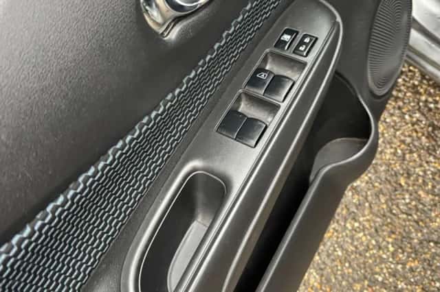 Nissan Note (2015) thumbnail 5