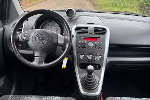 Opel Agila (2011) thumbnail 6