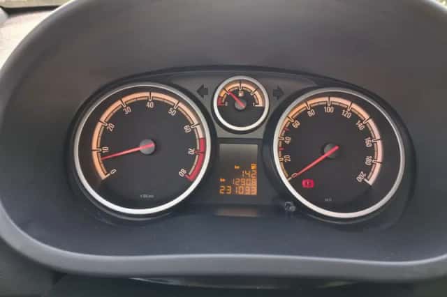 Opel Corsa (2014) thumbnail 3
