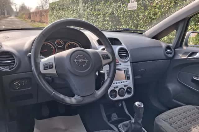 Opel Corsa (2014) thumbnail 4