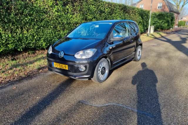 Volkswagen Up! (2012) thumbnail 1