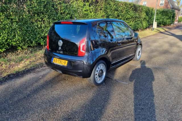 Volkswagen Up! (2012) thumbnail 3