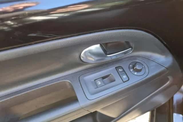Volkswagen Up! (2012) thumbnail 6