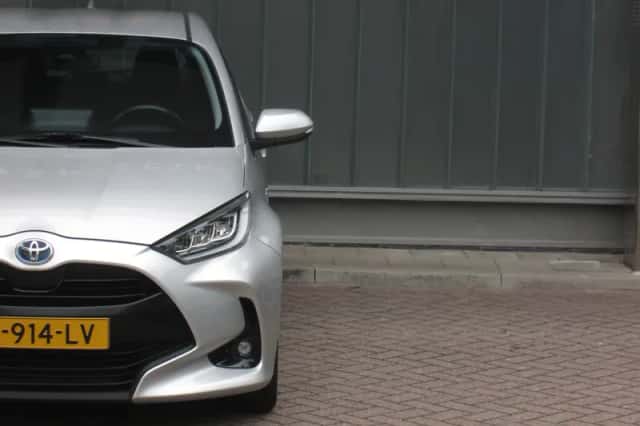 Toyota Yaris (2021) thumbnail 3