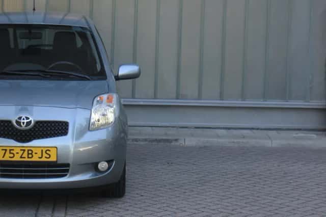 Toyota Yaris (2007) thumbnail 3