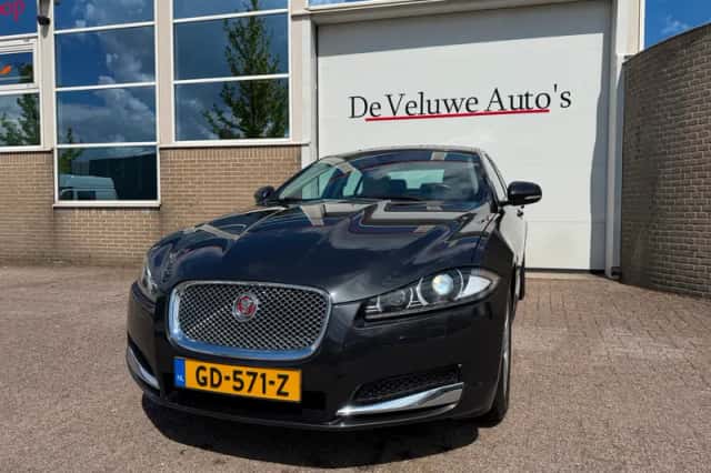 Jaguar XF (2015) thumbnail 6
