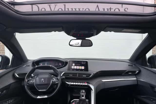 Peugeot 3008 (2016) thumbnail 3