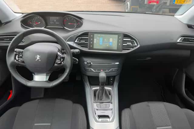 Peugeot 308 (2014) thumbnail 3