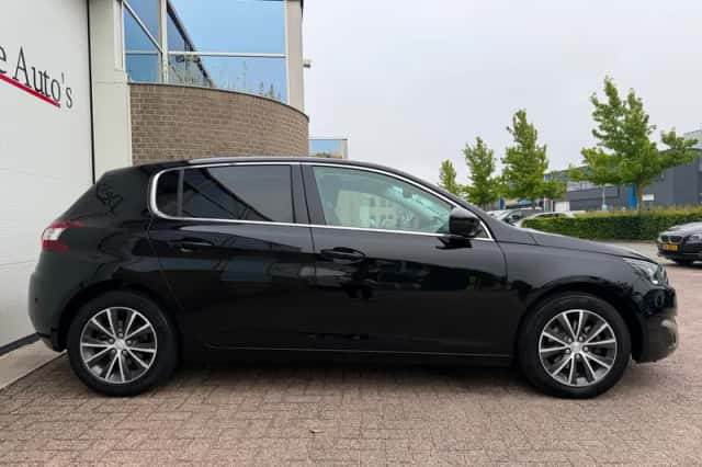 Peugeot 308 (2014) thumbnail 4