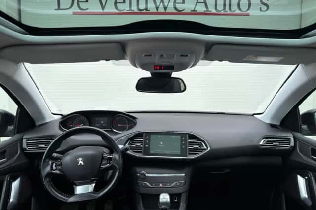 Peugeot 308 (2018) thumbnail 3
