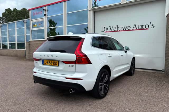 Volvo XC60 (2018) thumbnail 2