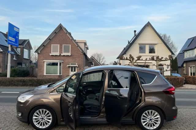 Ford C-Max (2016) thumbnail 3