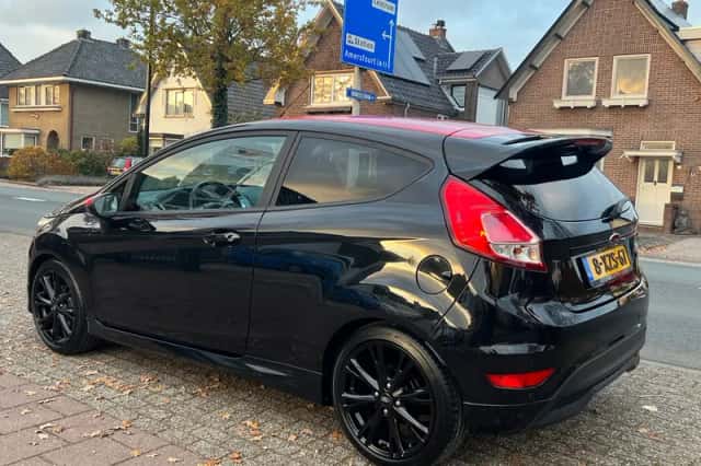 Ford Fiesta (2014) thumbnail 6