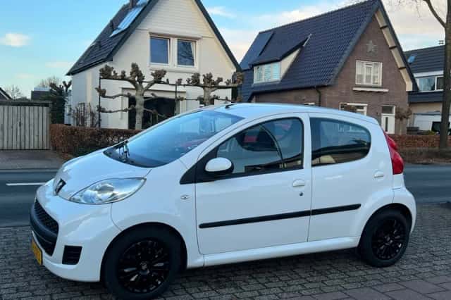 Peugeot 107 (2010) thumbnail 1
