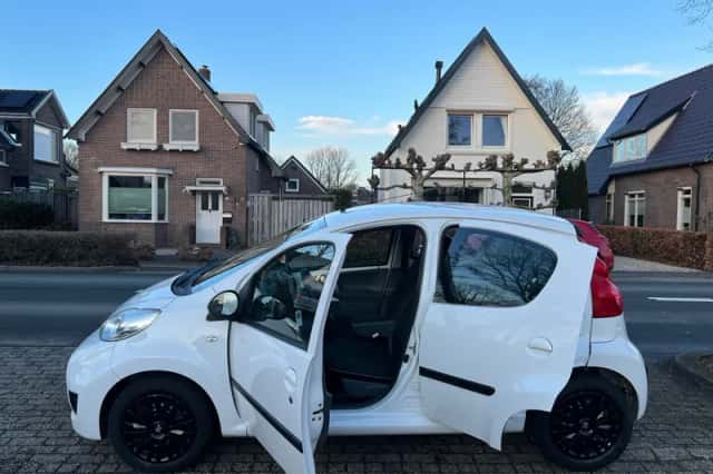 Peugeot 107 (2010) thumbnail 3