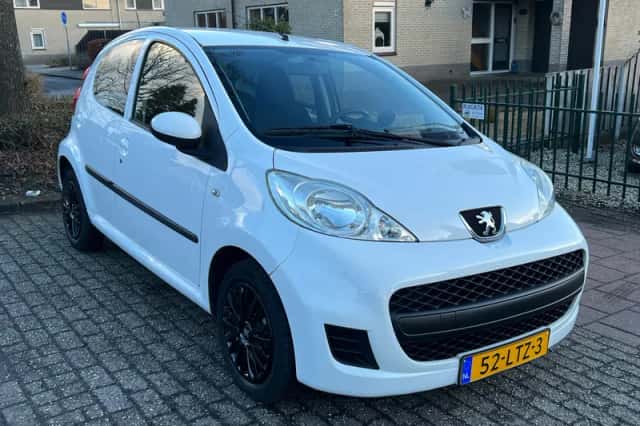 Peugeot 107 (2010) thumbnail 5