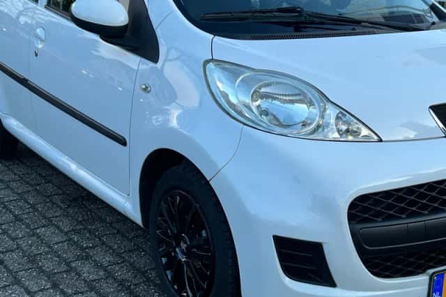 Peugeot 107 (2010) thumbnail 6