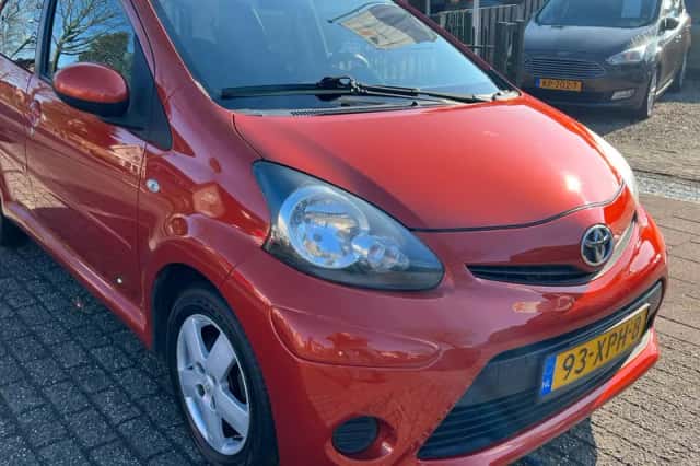 Toyota Aygo (2012) thumbnail 5