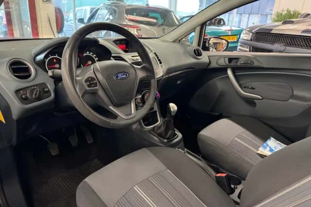 Ford Fiesta (2009) thumbnail 5