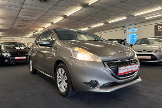 Peugeot 208 (2012) thumbnail 2