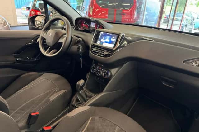 Peugeot 208 (2012) thumbnail 4