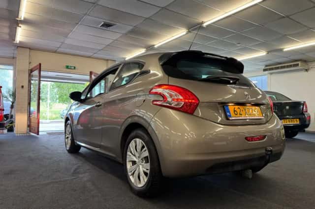 Peugeot 208 (2012) thumbnail 5
