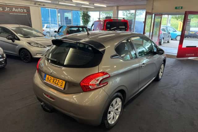 Peugeot 208 (2012) thumbnail 6