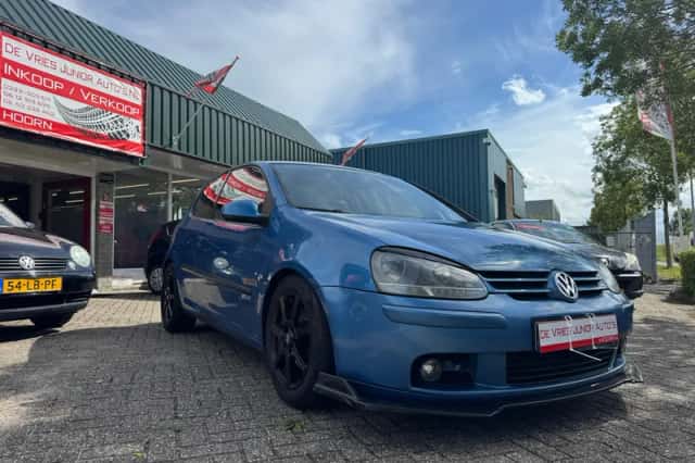 Volkswagen Golf (2004) thumbnail 2