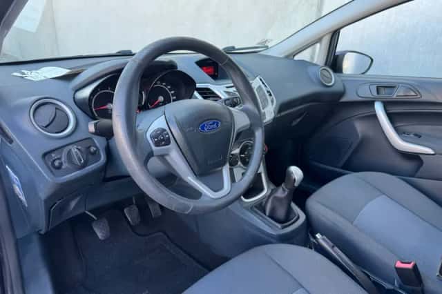 Ford Fiesta (2012) thumbnail 4
