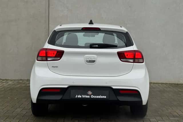 Kia Rio (2022) thumbnail 6