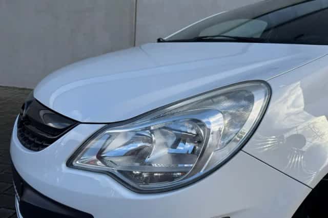 Opel Corsa (2011) thumbnail 2