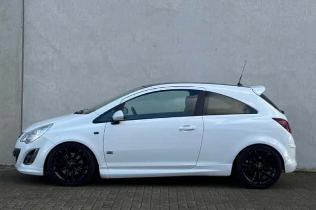 Opel Corsa (2011) thumbnail 4