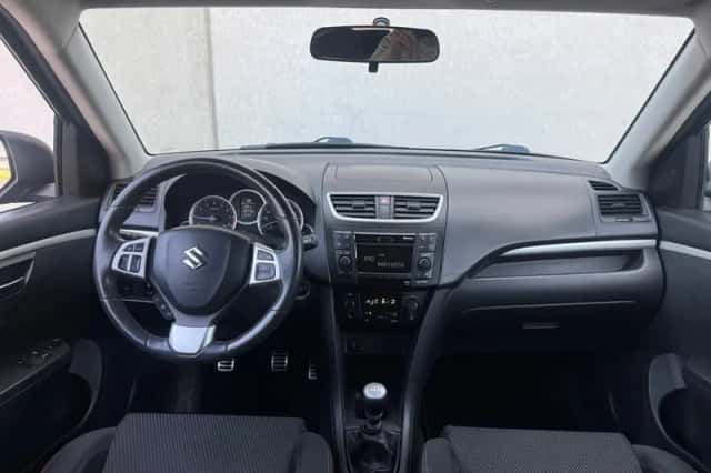 Suzuki Swift (2013) thumbnail 6