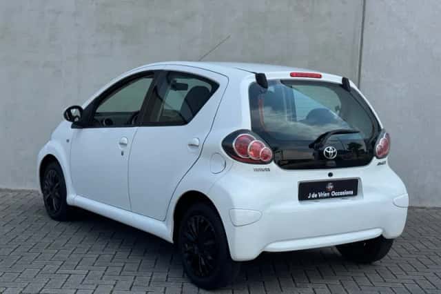 Toyota Aygo (2013) thumbnail 5