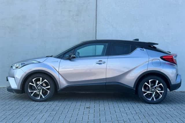 Toyota C-HR (2017) thumbnail 2