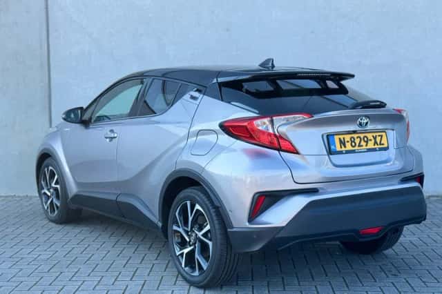 Toyota C-HR (2017) thumbnail 5