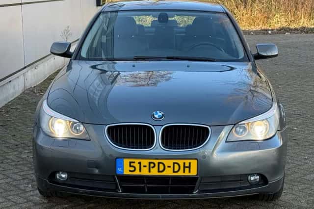 BMW 5-Serie (2004) thumbnail 2