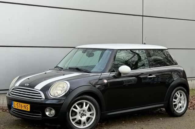 MINI Cooper (2009) thumbnail 3
