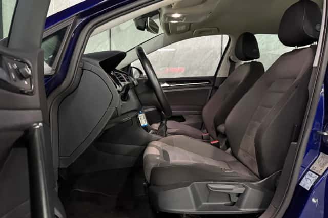 Volkswagen Golf (2018) thumbnail 3