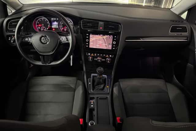 Volkswagen Golf (2018) thumbnail 4