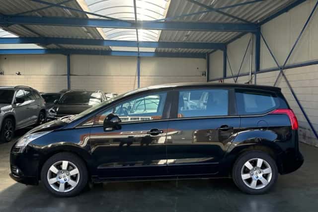 Peugeot 5008 (2010) thumbnail 6