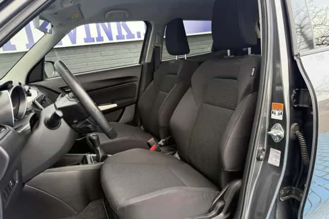 Suzuki Swift (2018) thumbnail 2