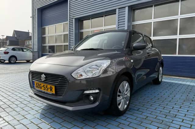 Suzuki Swift (2018) thumbnail 5