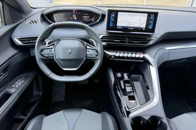 Peugeot 3008 (2024) thumbnail 2