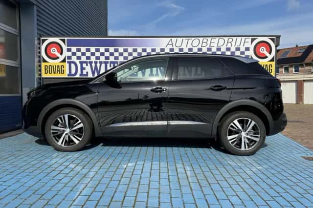 Peugeot 3008 (2023) thumbnail 5