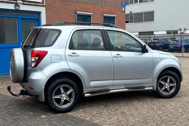 Daihatsu Terios (2009) thumbnail 4