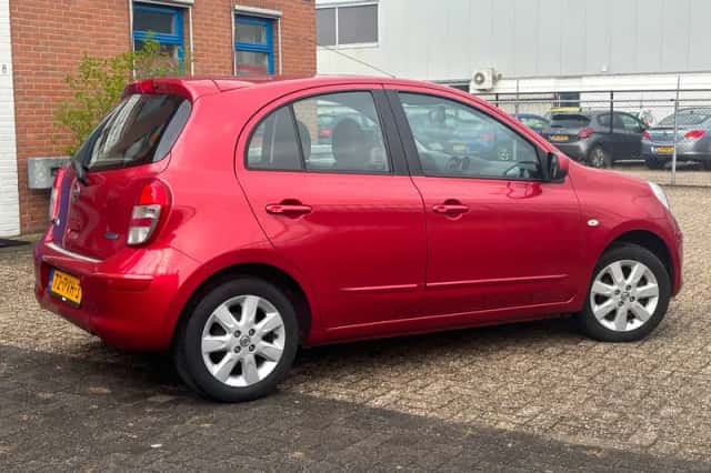 Nissan Micra (2011) thumbnail 4